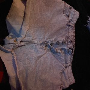 HIGH-WASTED LIGHT-WASH DENIM SHORTS